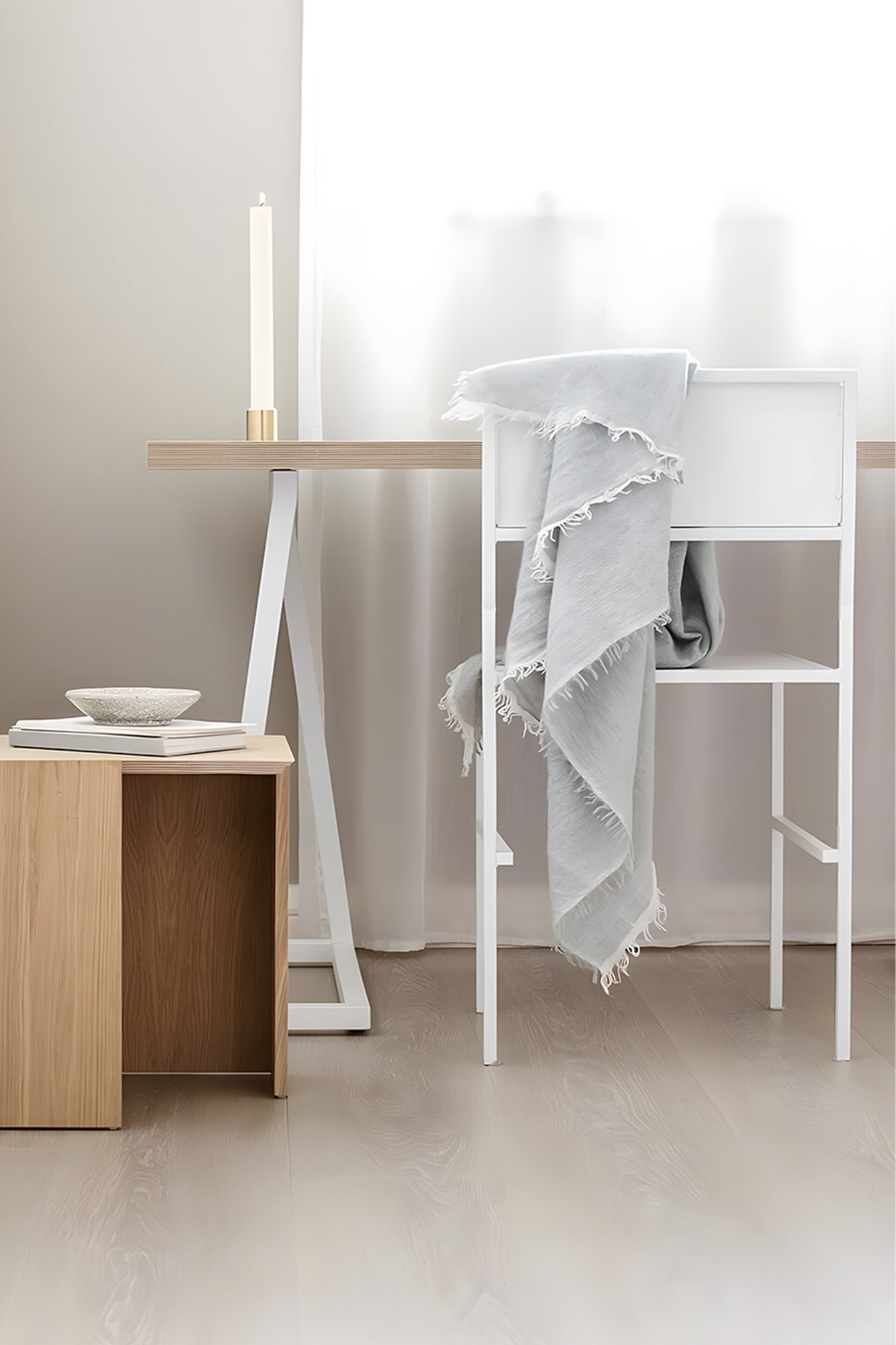 İSKANDİNAV METAL SANDALYE