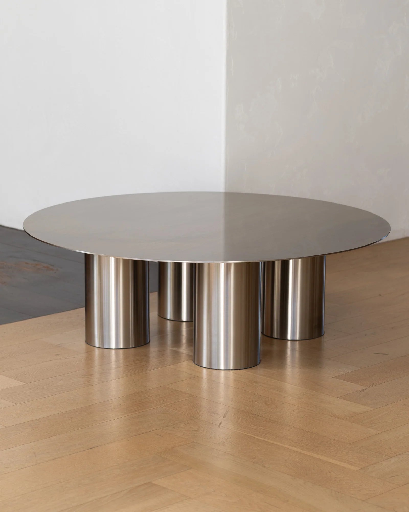 Paslanmaz 4 Ayaklı Yuvarlak Sehpa