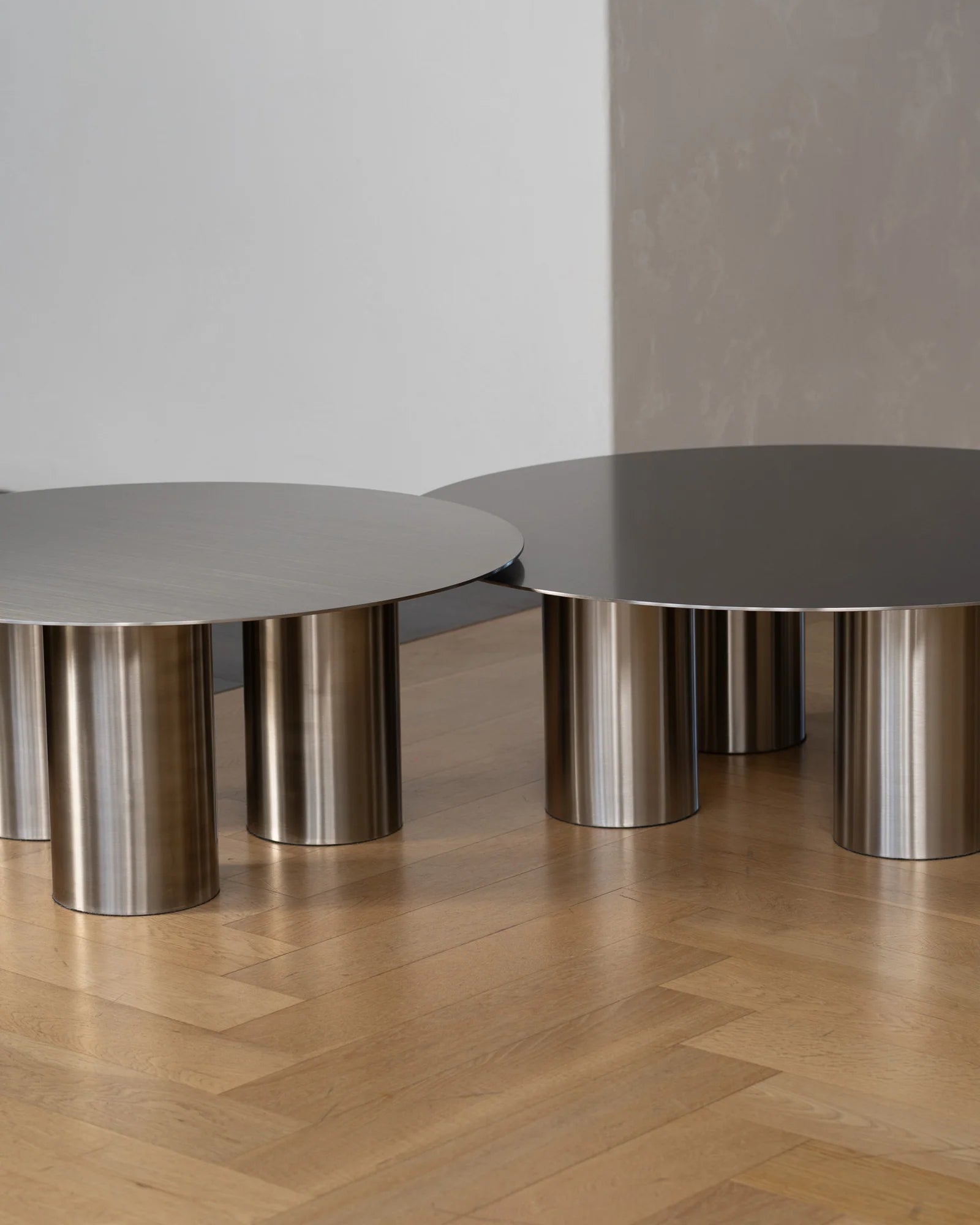 Paslanmaz 4 Ayaklı Yuvarlak Sehpa