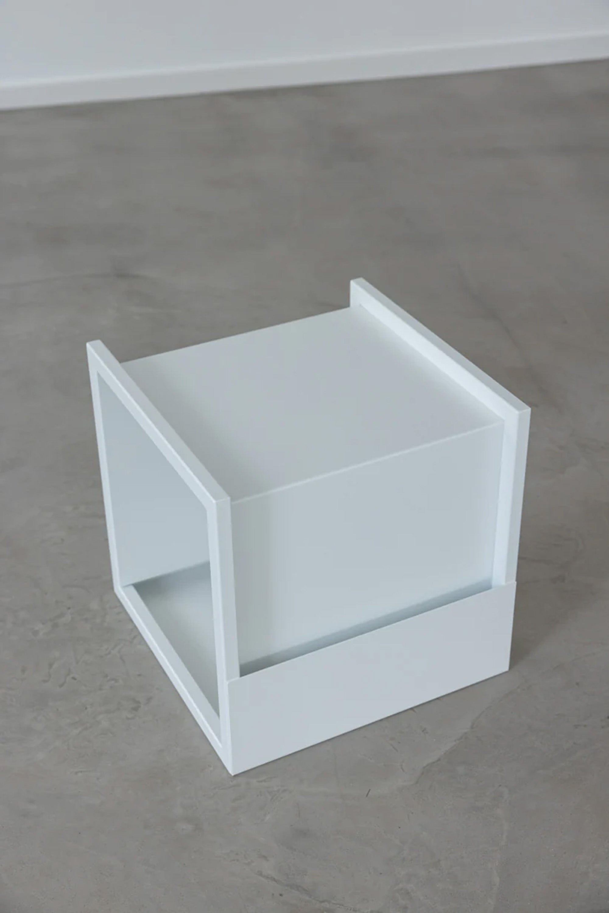 ÇELİK DERGİLİK SEHPA