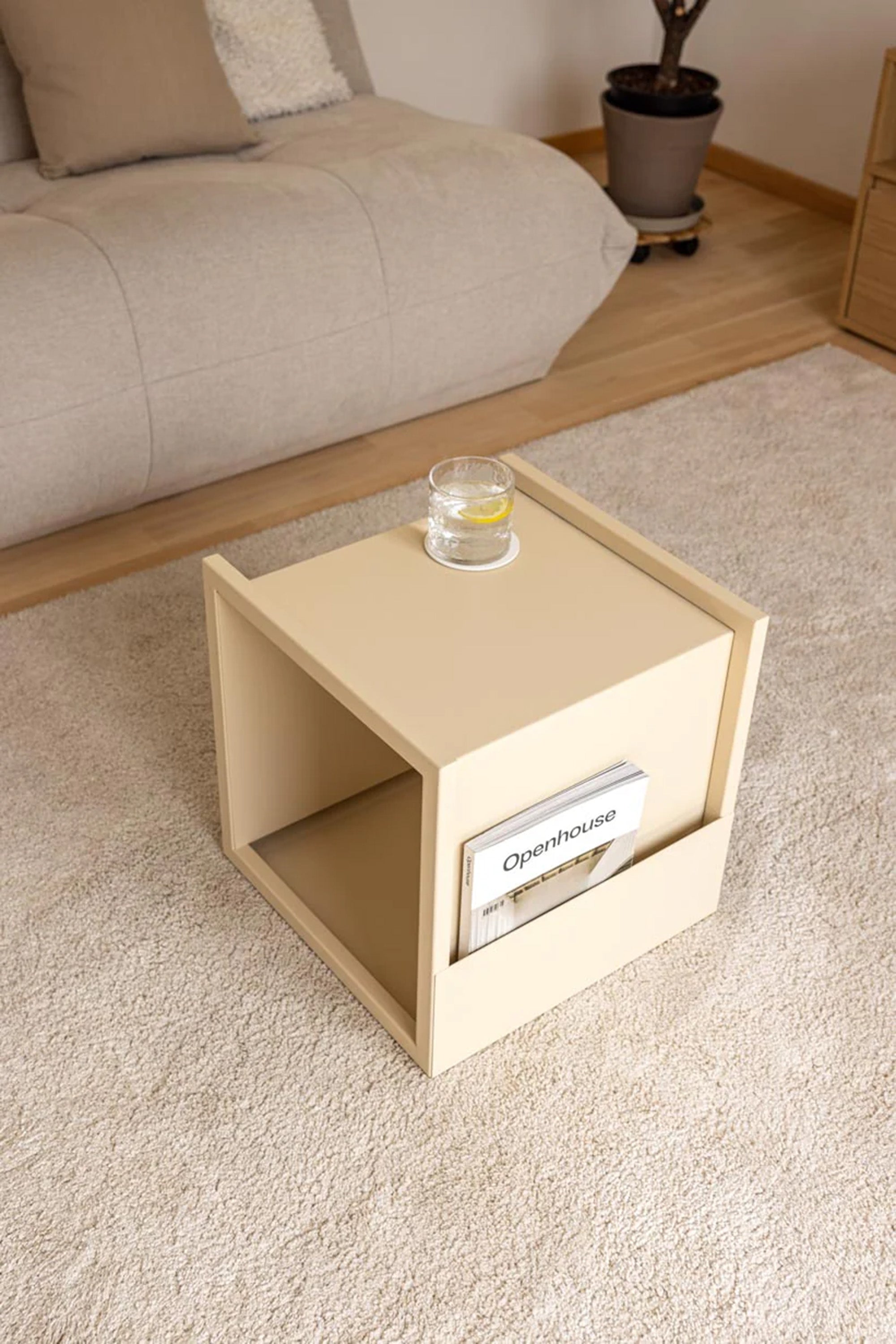 ÇELİK DERGİLİK SEHPA