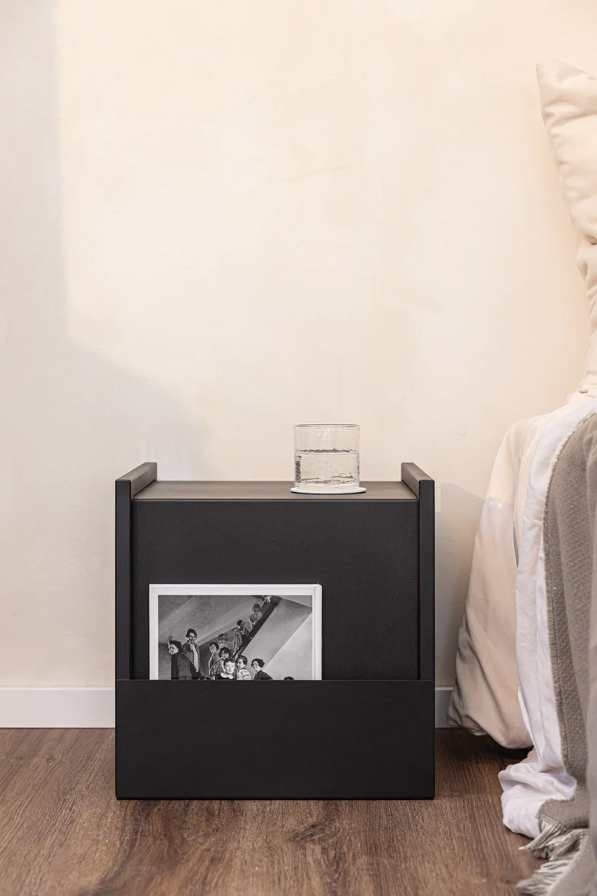 ÇELİK DERGİLİK SEHPA