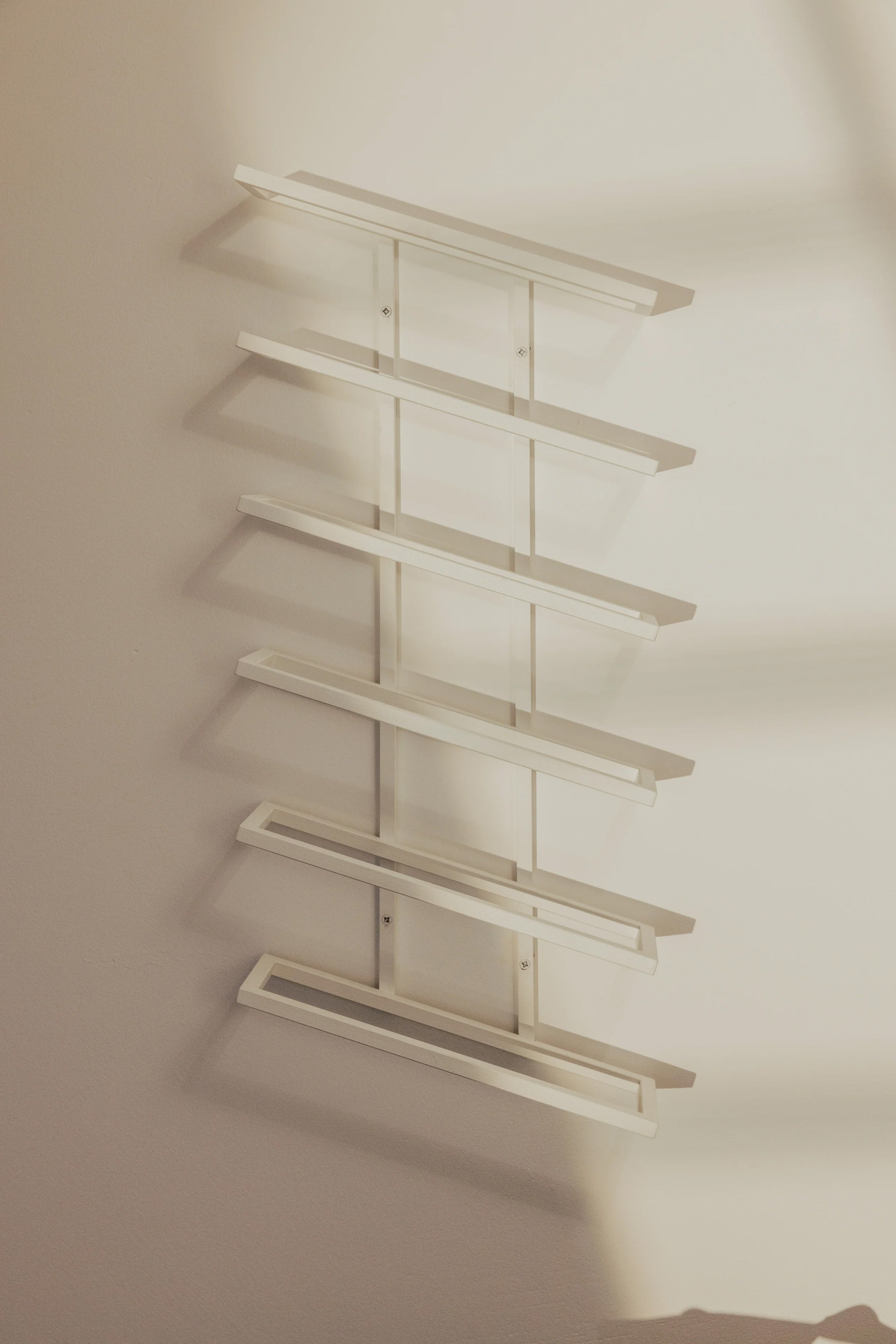 METAL 6 RAFLI MODERN ŞARAPLIK