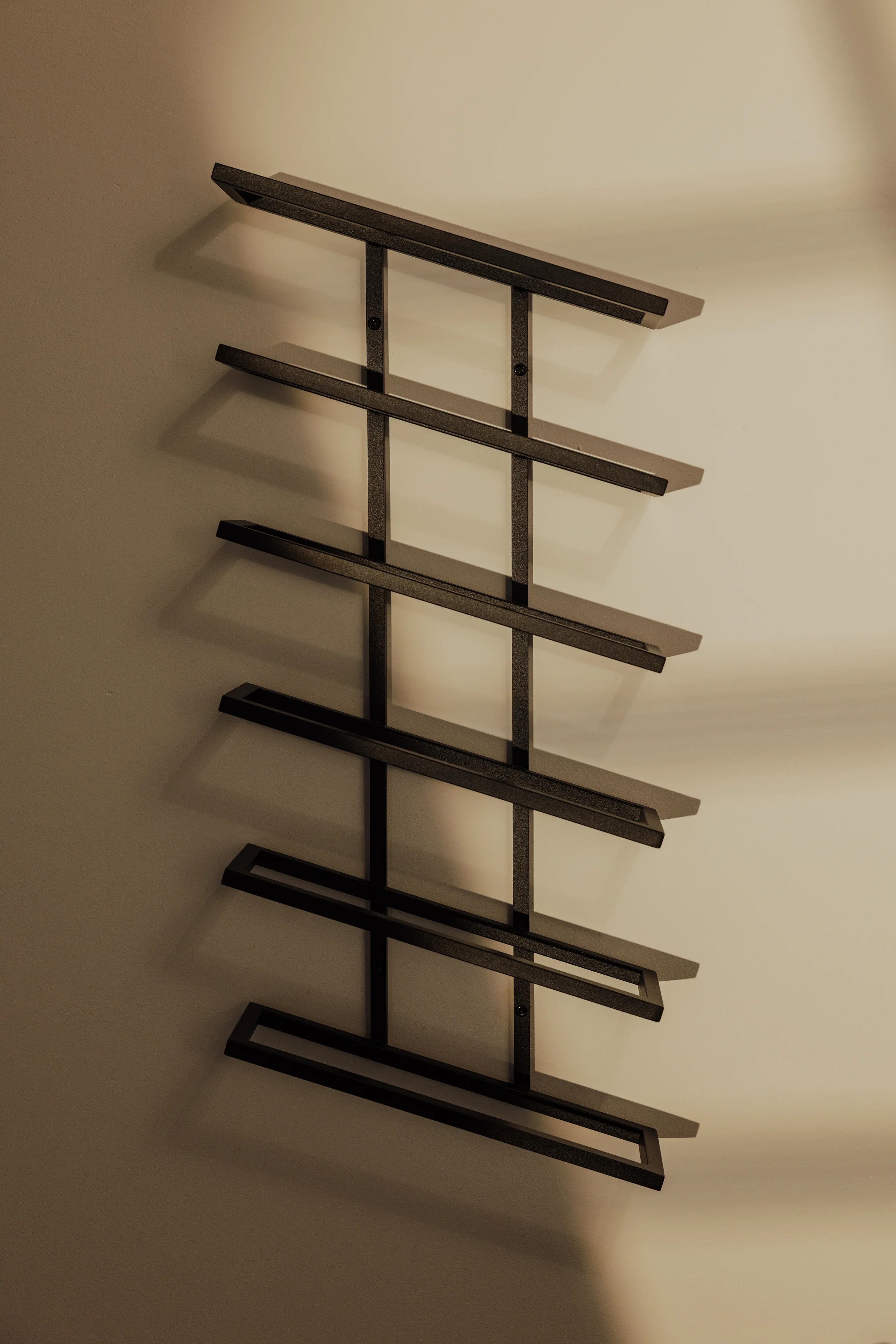 METAL 6 RAFLI MODERN ŞARAPLIK