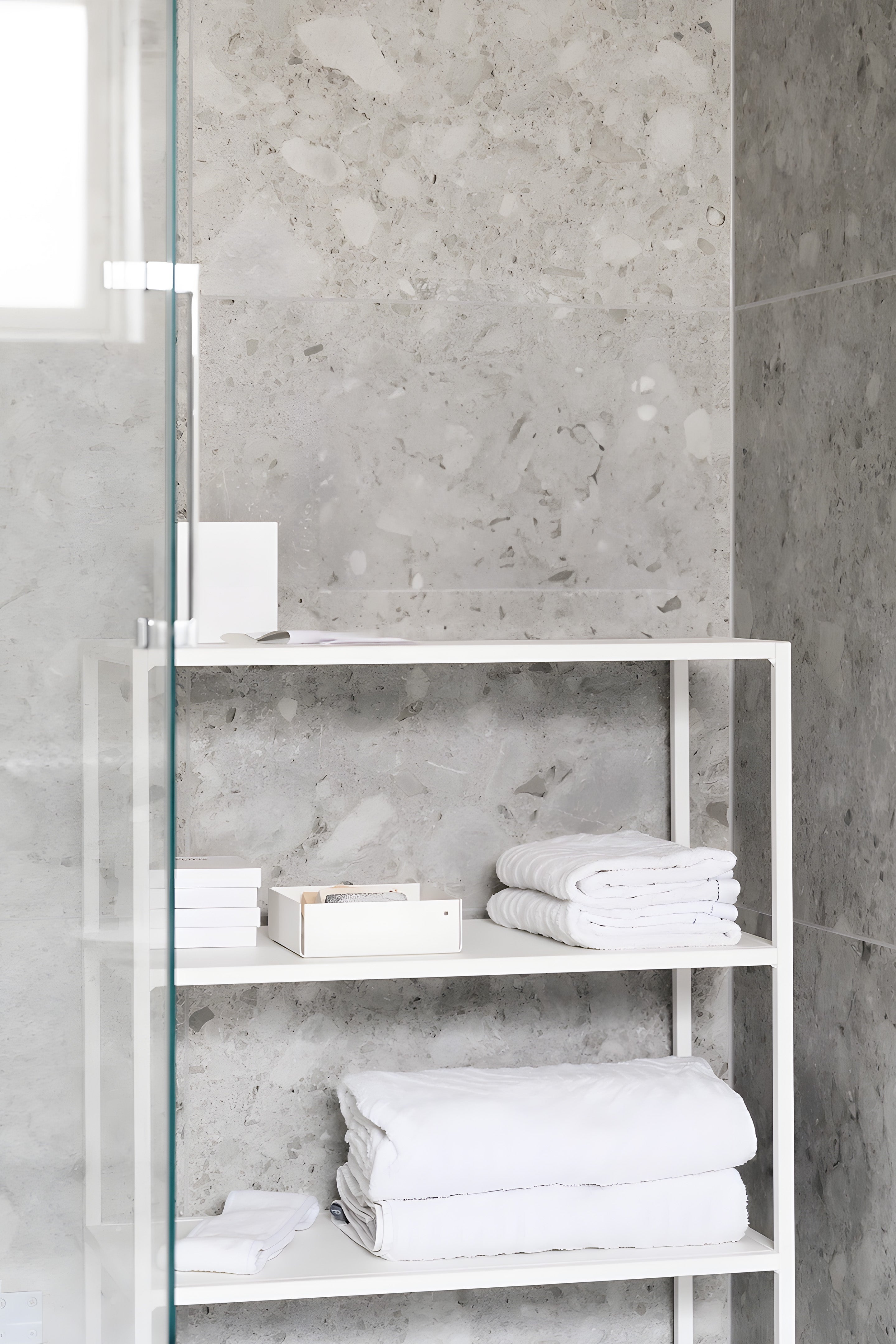 ÜÇ RAFLI MODERN KONSOL