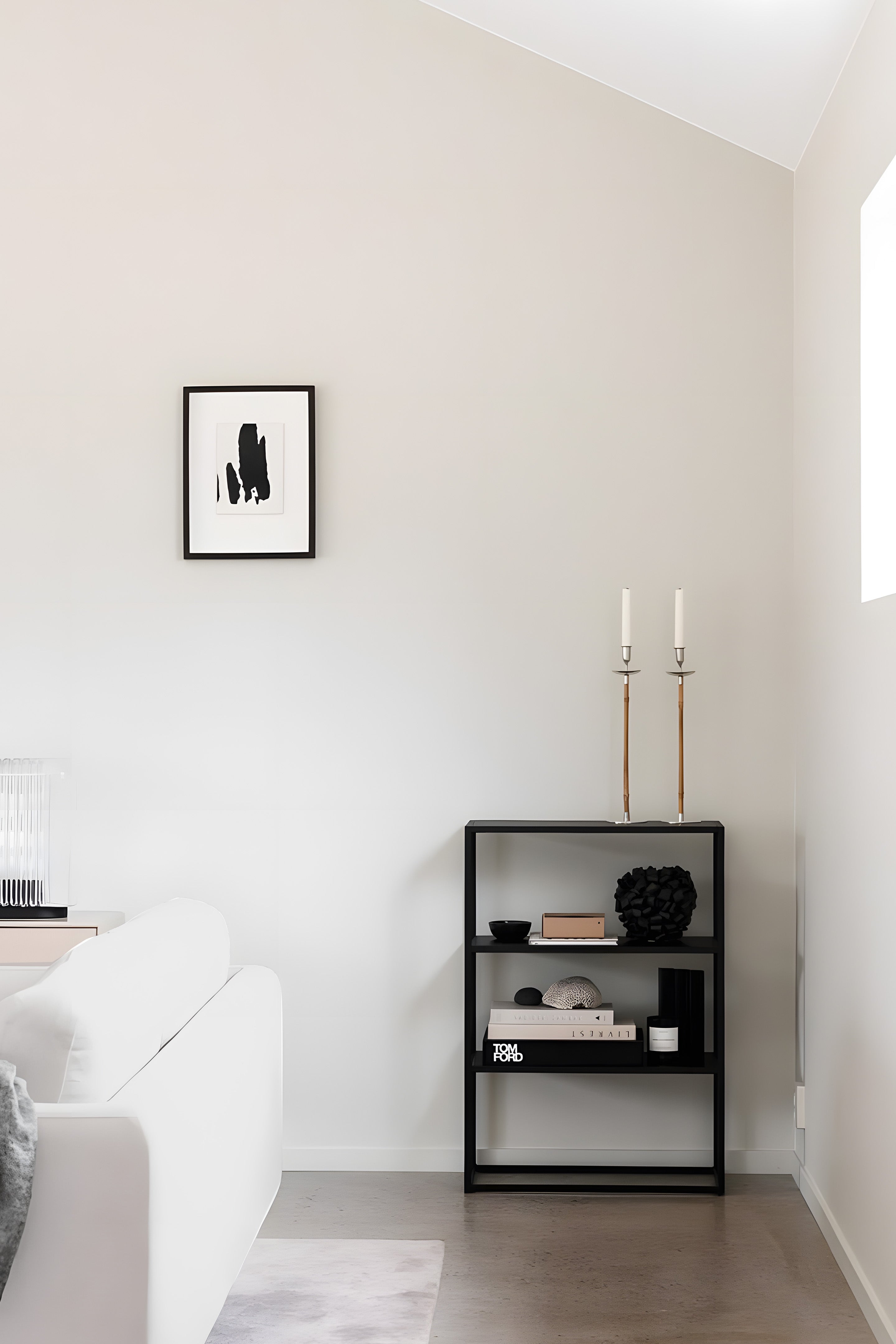 ÜÇ RAFLI MODERN KONSOL