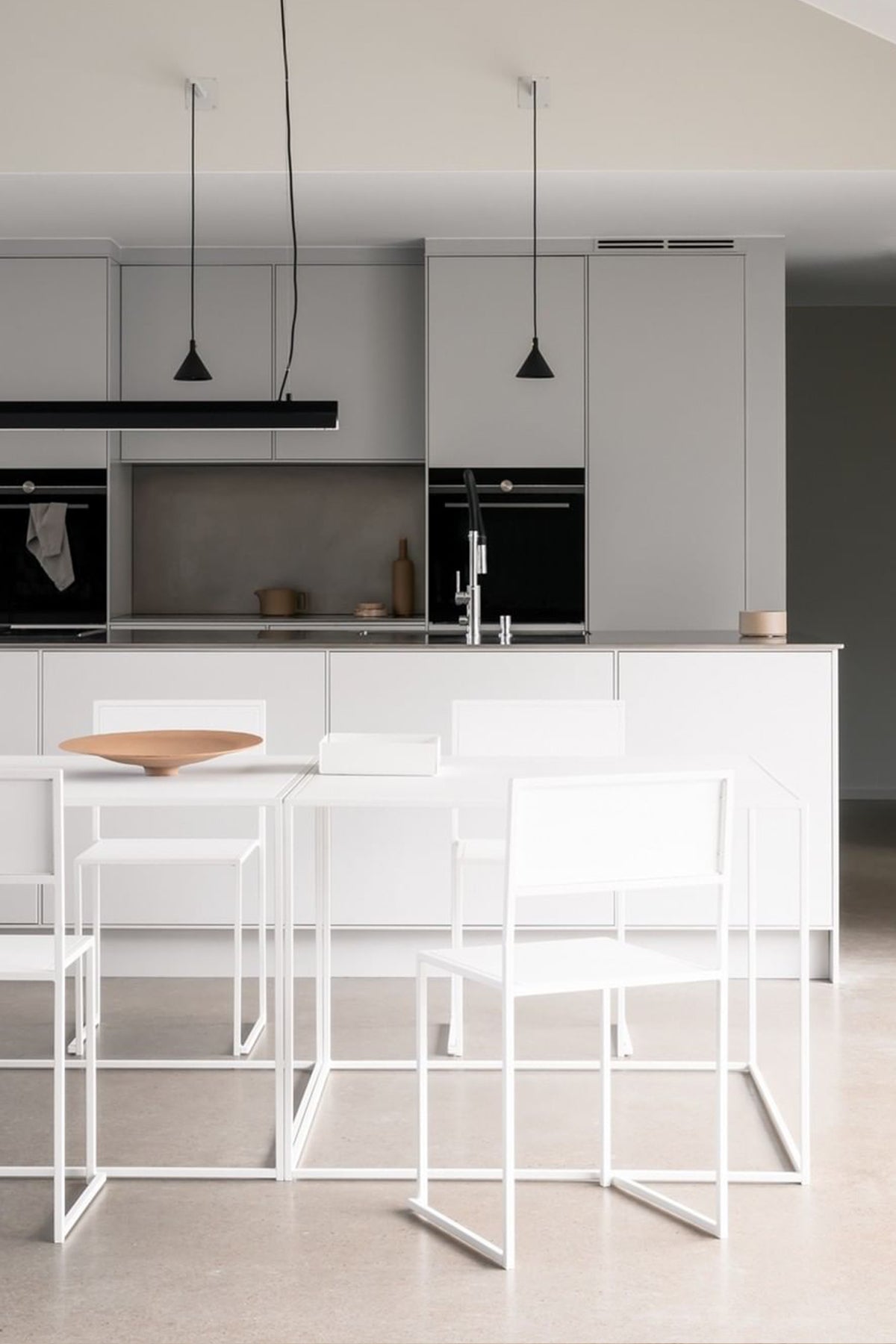 KATI ÇELİK YEMEK MASASI