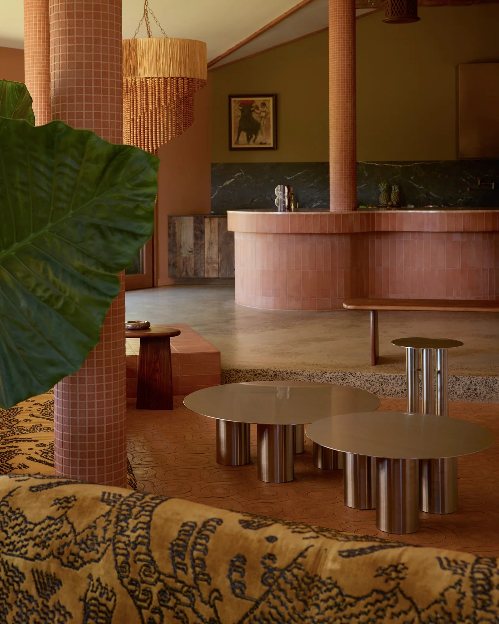 Paslanmaz 4 Ayaklı Yuvarlak Sehpa